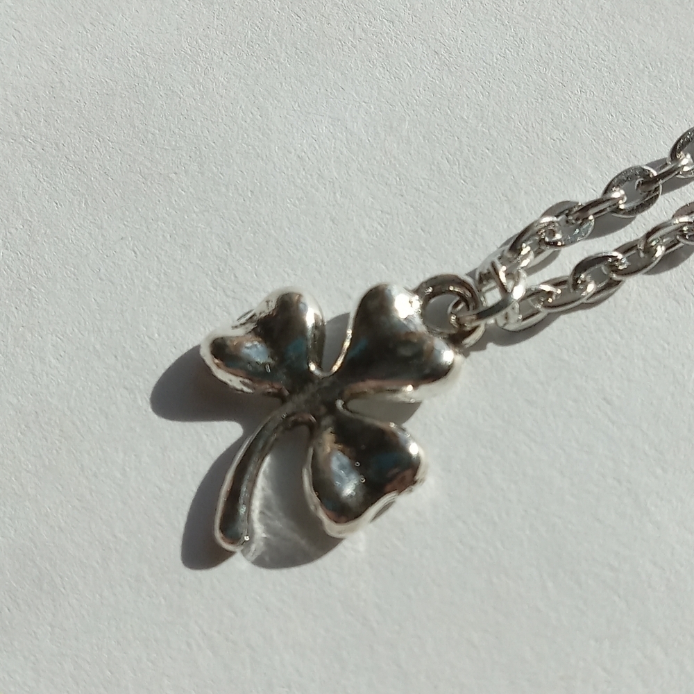 5/$25 3 leaf clover charm necklace 9 inches